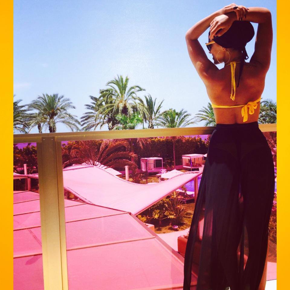 Vedeta a cam exagerat cu bronzul