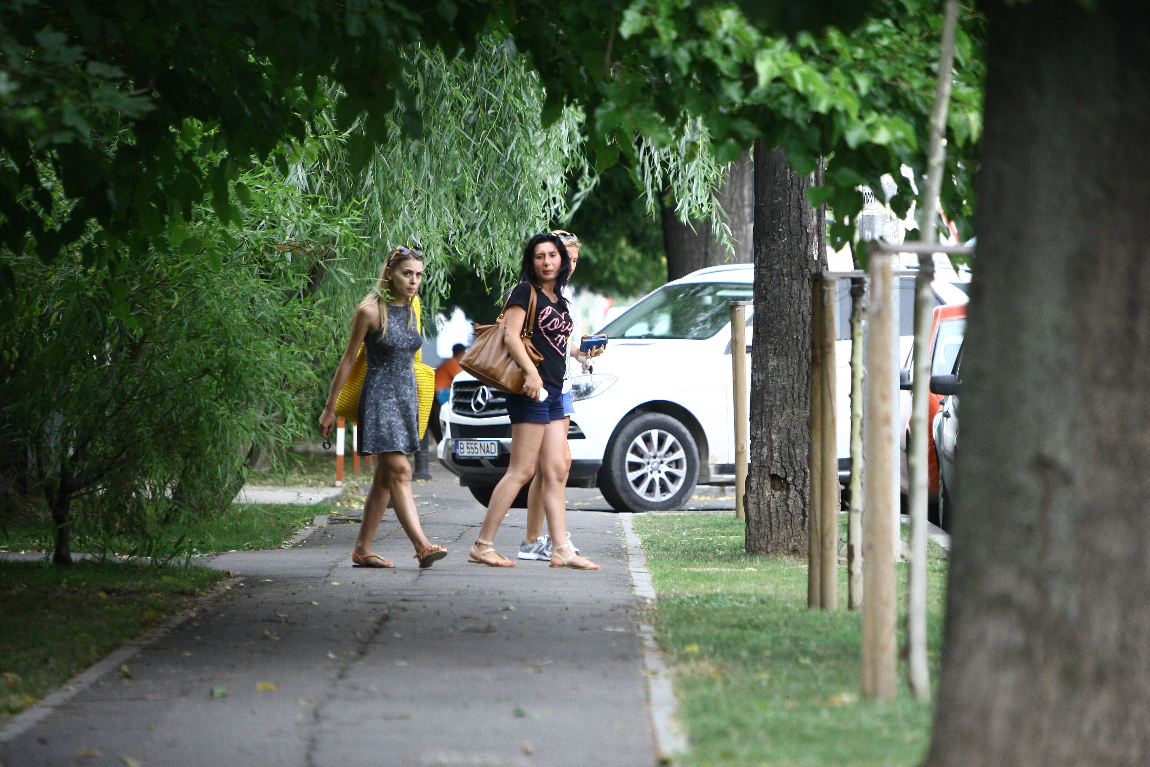 Andreea a profitat de timpul liber si a mers la un pranz cu prietenele