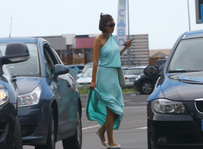 Silvia Pop a atras si privirele soferilor. Eleganta nu se claxoneaza