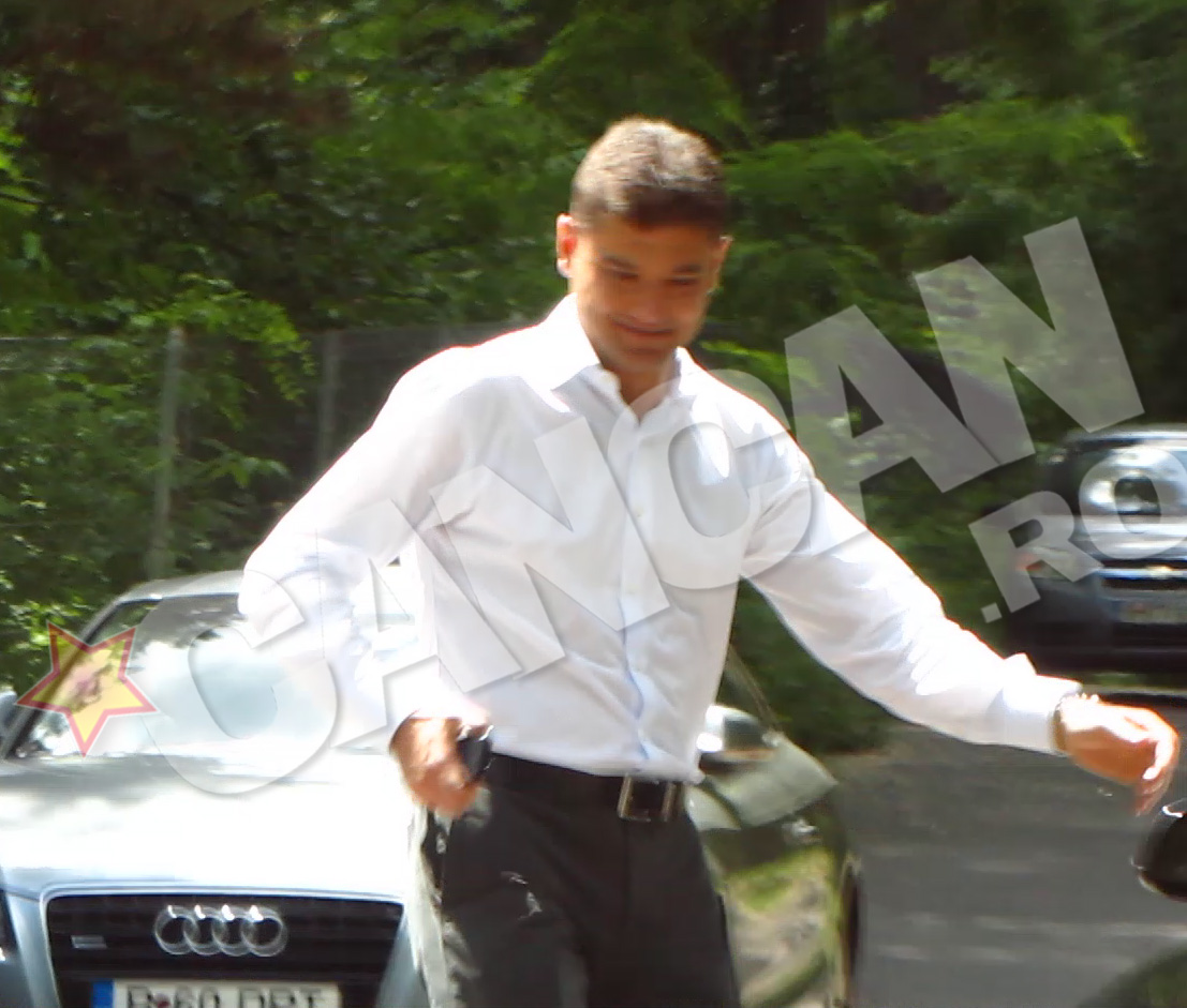 Boureanu nu a zabovit mult timp si s-a indreptat spre masina