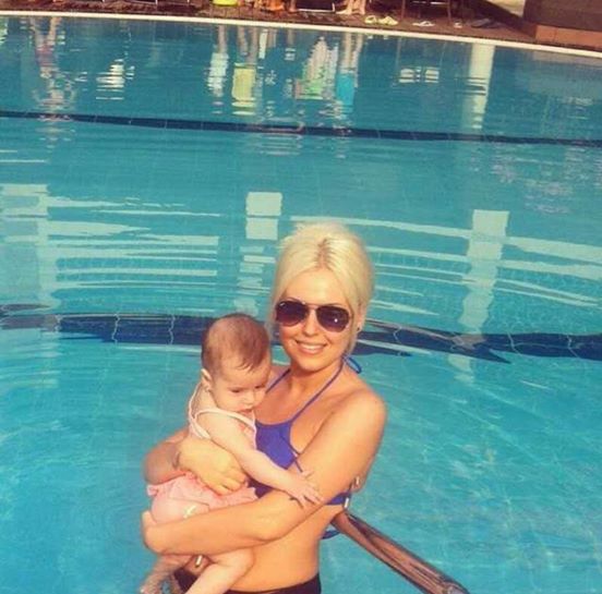 Dupa atatea critici, Misha a aparut in fata tuturor imbracata doar in costum de baie