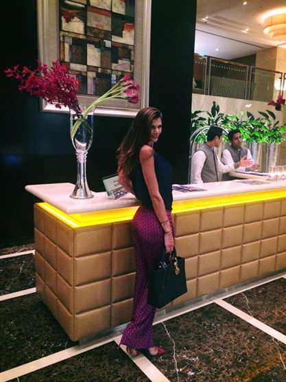 Ramona traieste de peste un an in Dubai