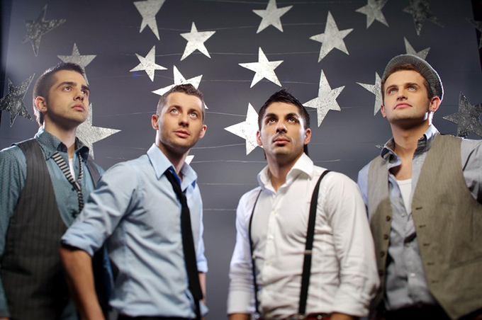 Marius e cunoscut dupa ce a cantat in trupa Akcent