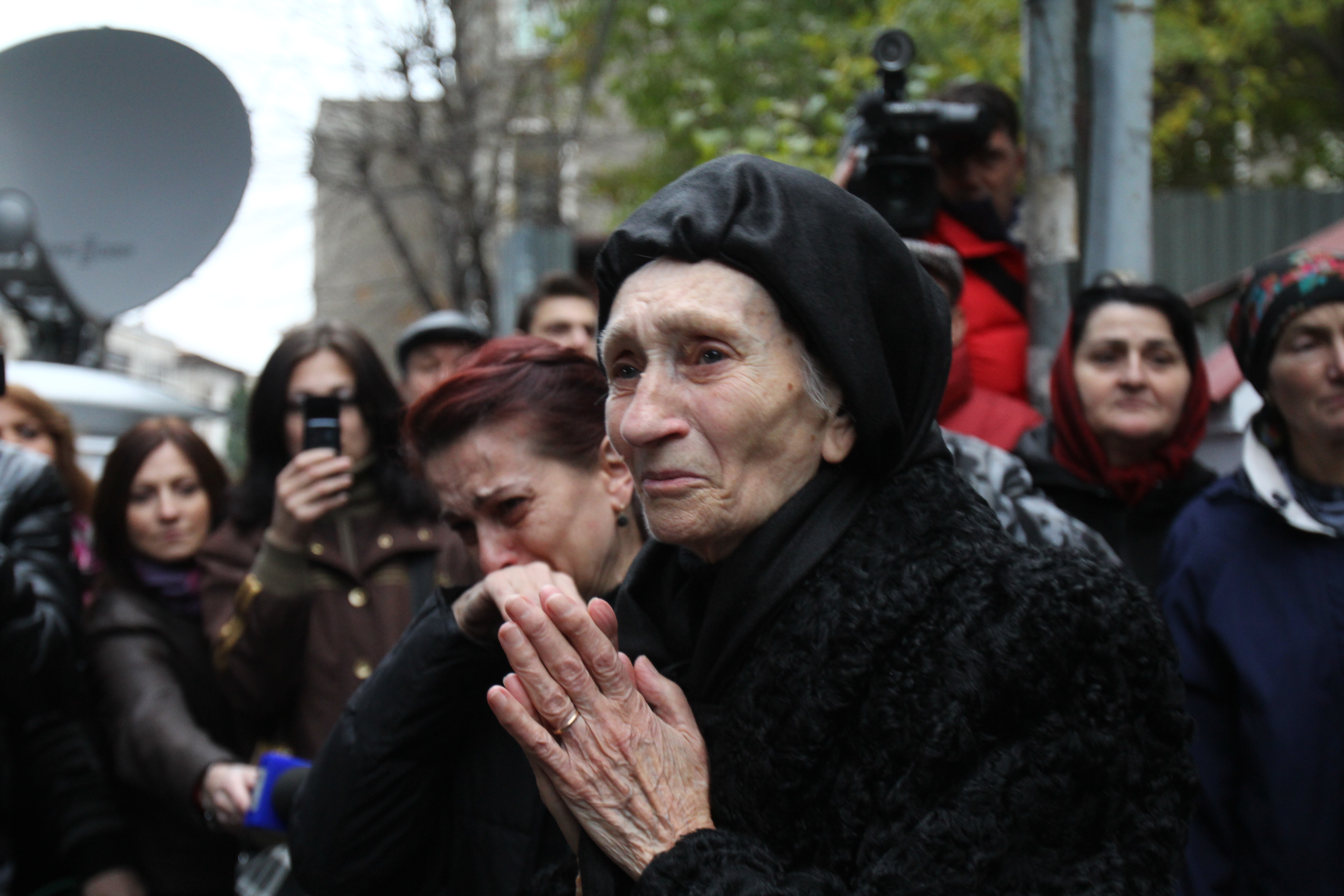Mama lui Serban Ionescu, monument de durere in ziua in care si-a inmormantat fiul
