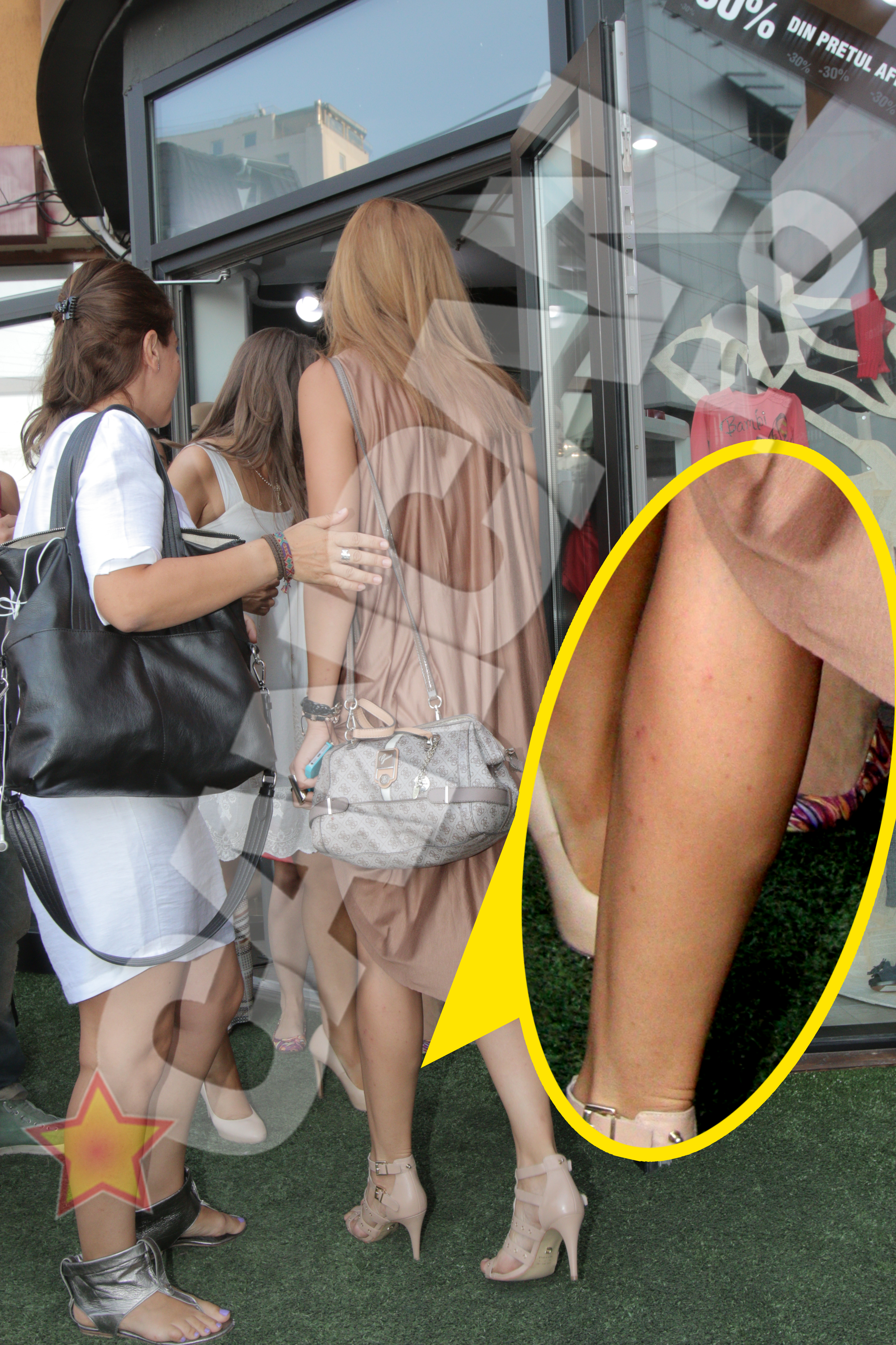 Alina a imbracat o pereche de pantaloni scurti, albi, si o bluza asimetrica