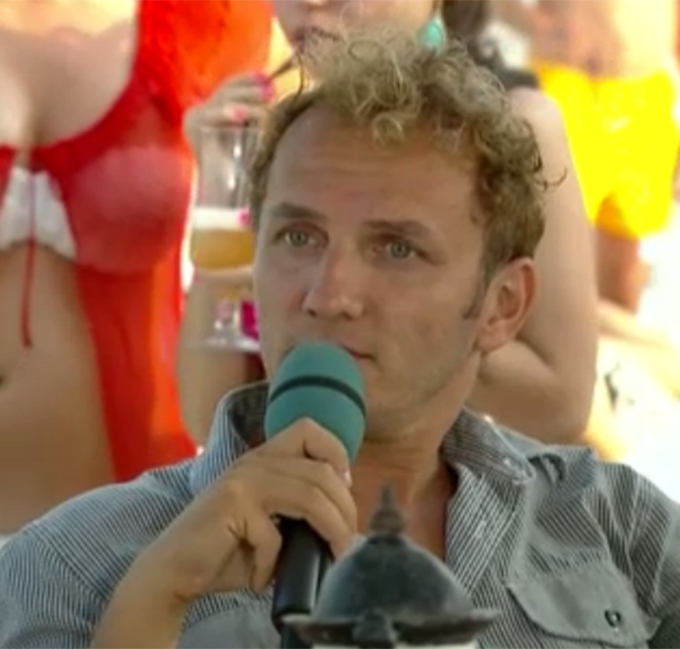 La un an si jumatate de cand si-a facut implant de par, Mihai Traistariu are din nou pletele din tinerete