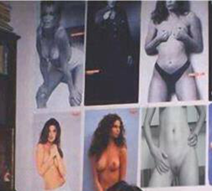 Pe peretele din spatele prezentatorului TV apar cateva femei complet dezbracate