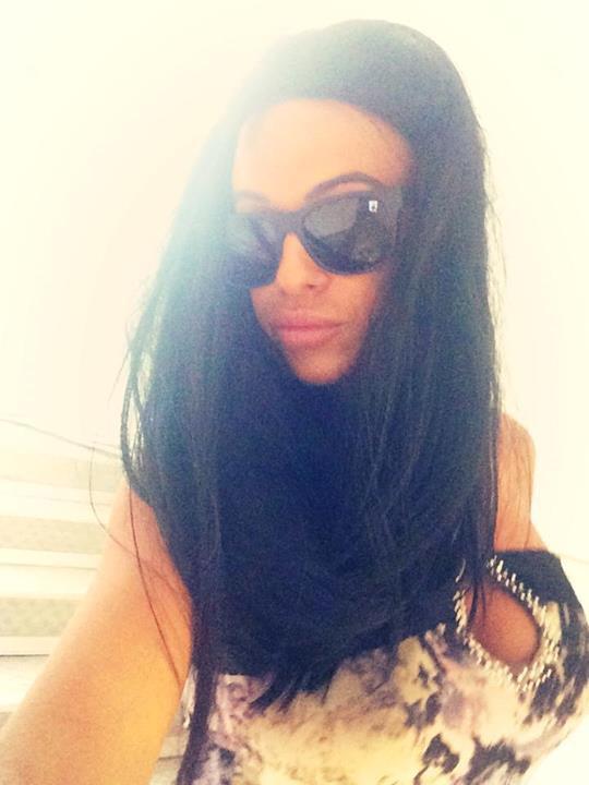 Anda Adam s-a vopsit bruneta, schimbandu-si radical look-ul