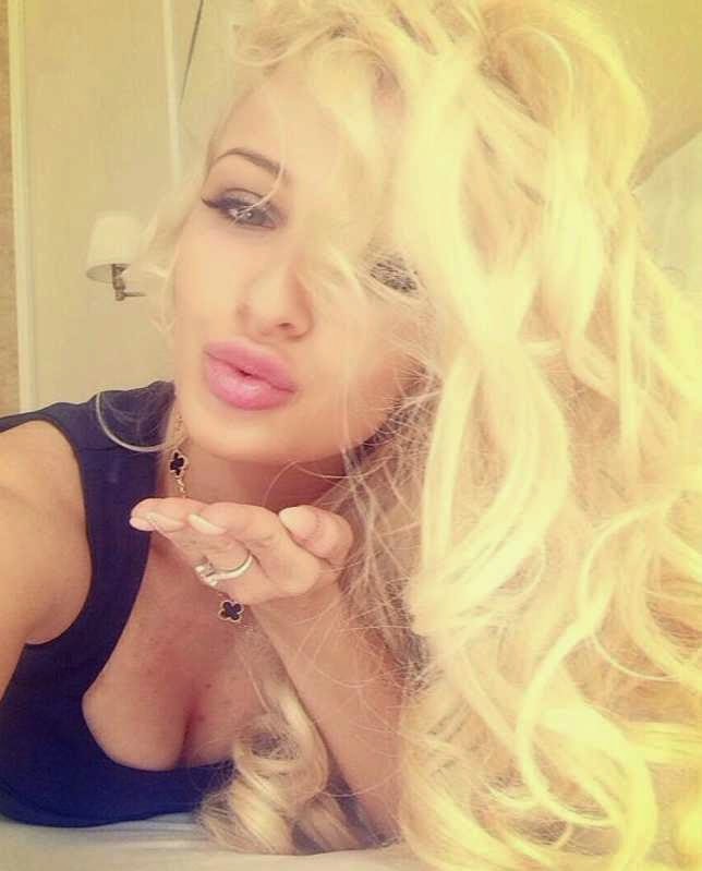 Denisa Botcari a luat la rand toti burlacii celebri