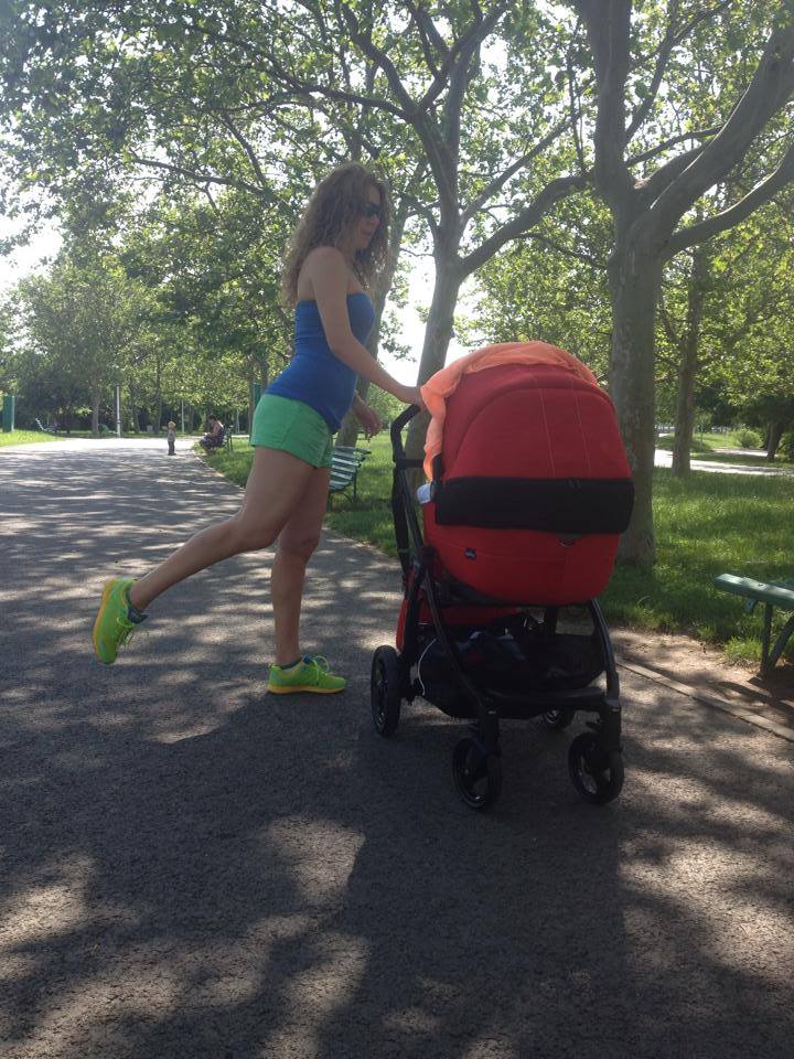 Carmen incearca sa imbine utilul cu placutul, pentru a-si mentine silueta