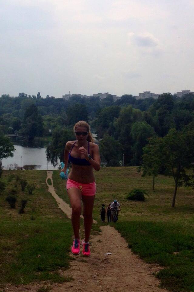 Pentru a-si recupera formele dupa sarcina, Carmen face foarte mult sport