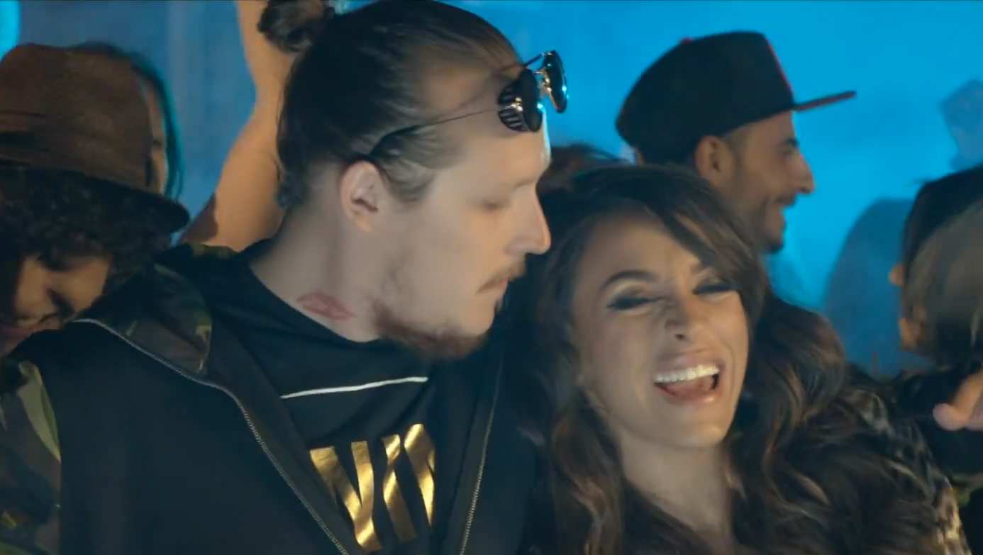 What's Up a participat si el la filmarile videoclipului