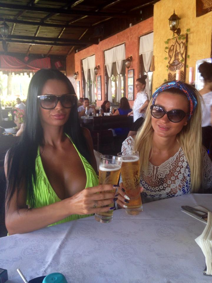 Renata a innebunit pe toata lumea cu decolteul ei ametitor