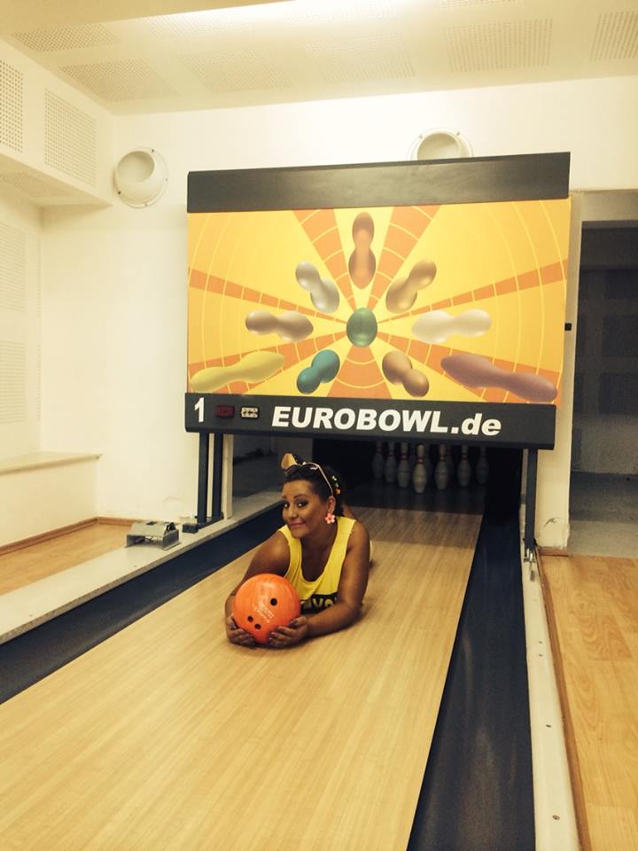 In incercarea de a fi sexy, vedeta a reusit doar sa se faca de ras, fanii ei criticand-o aspru pentru tinuta si atitudine