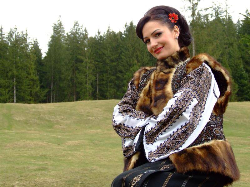 Solista de muzica populara s-a aratat incantata de colaborarea pe care a avut-o cu Raoul