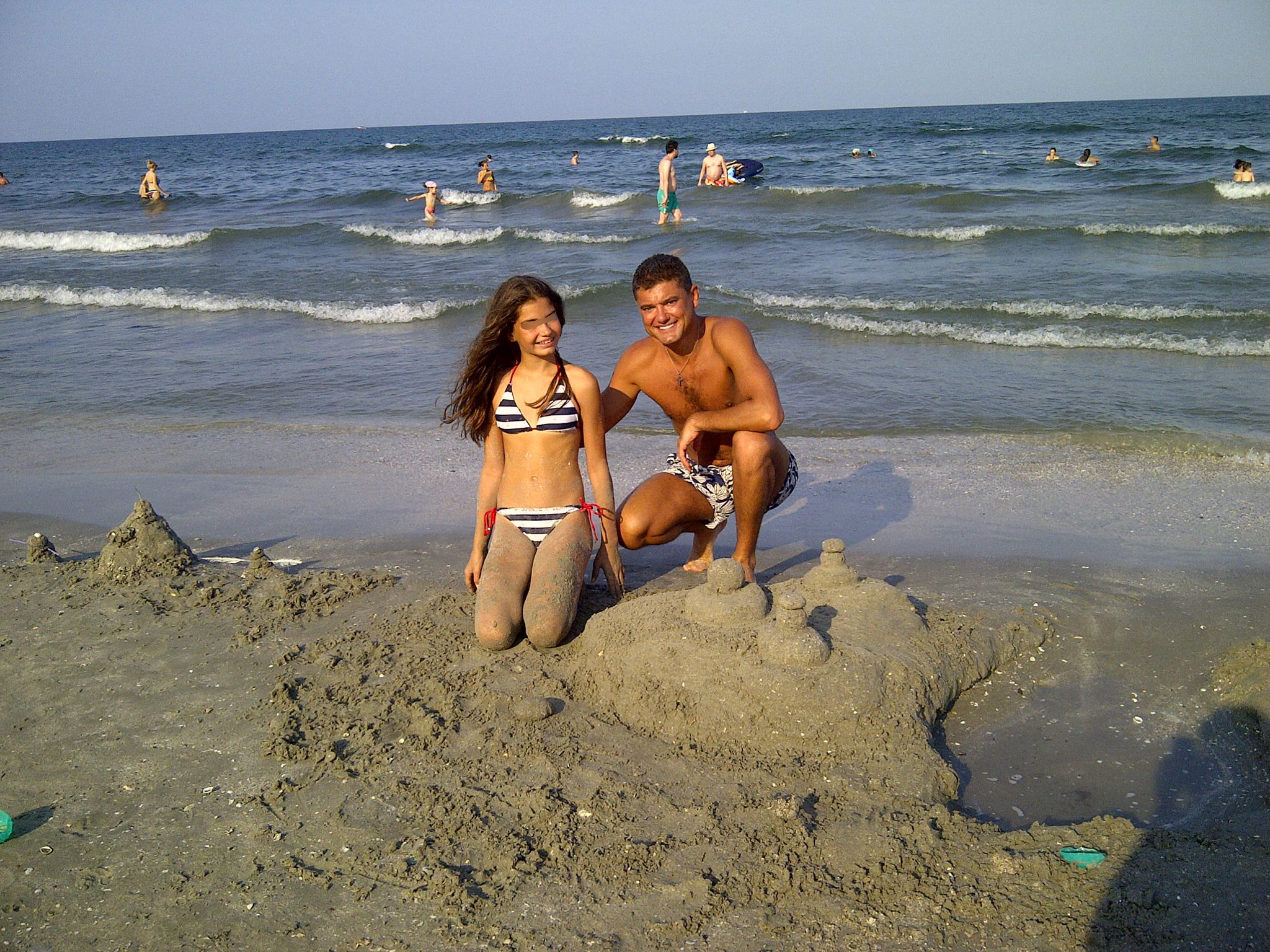 Cristian Boureanu si fiica lui se bucura de vacanta la malul marii