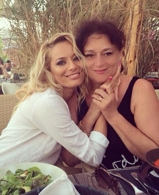 Laura Cosoi si mama ei au o relatie foarte apropiata