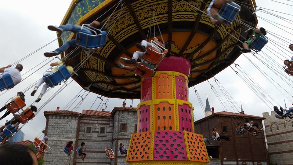 Vedeta a fotografiat unul dintre caruselurile din Turcia