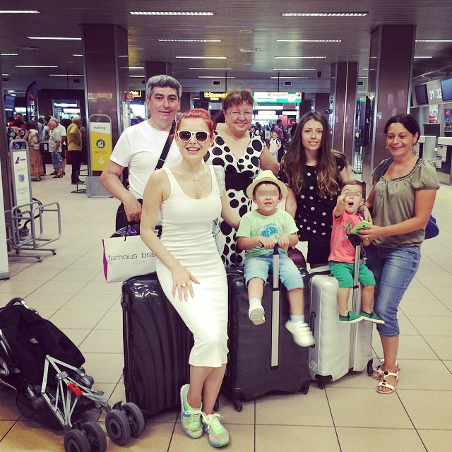 Elena se afla in concediu alaturi de intreaga familie