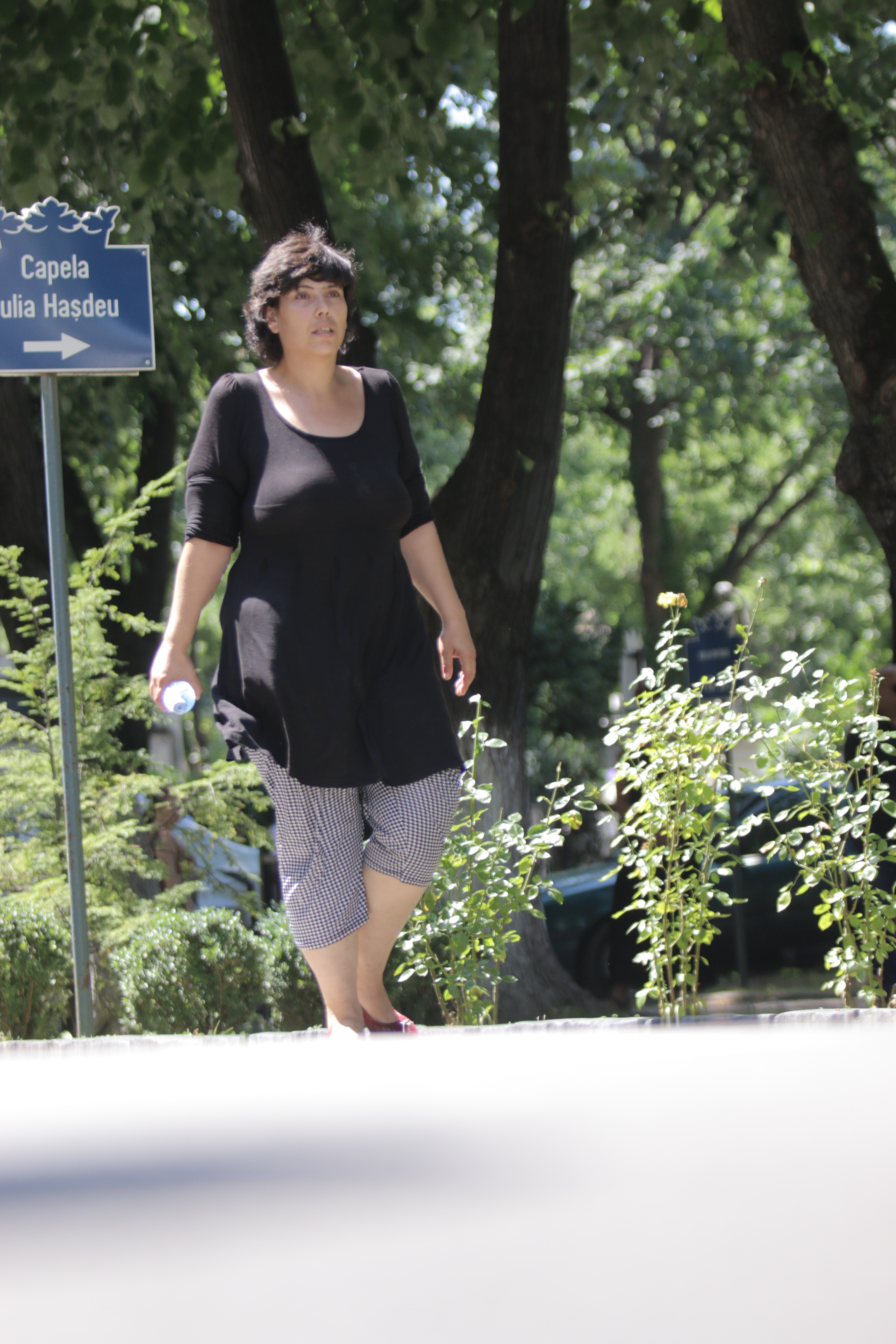 Ioana Tufaru si-a facut un obicei din a cersi prin cimitire