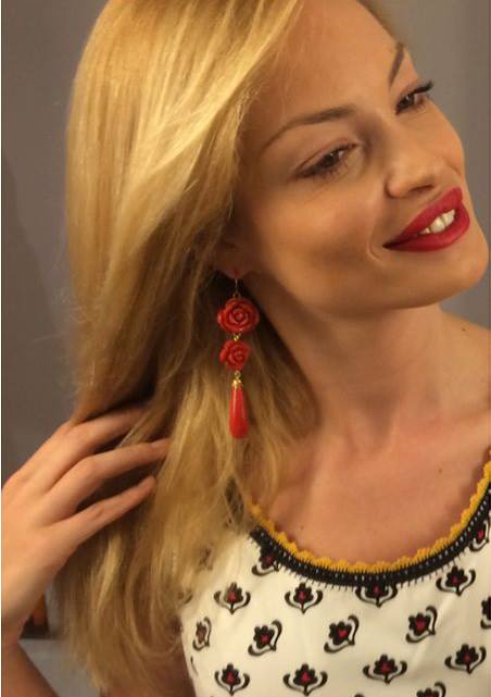 De cand se stie, Valentina Pelinel este blonda. Pana acum a avut o nuanta de auriu