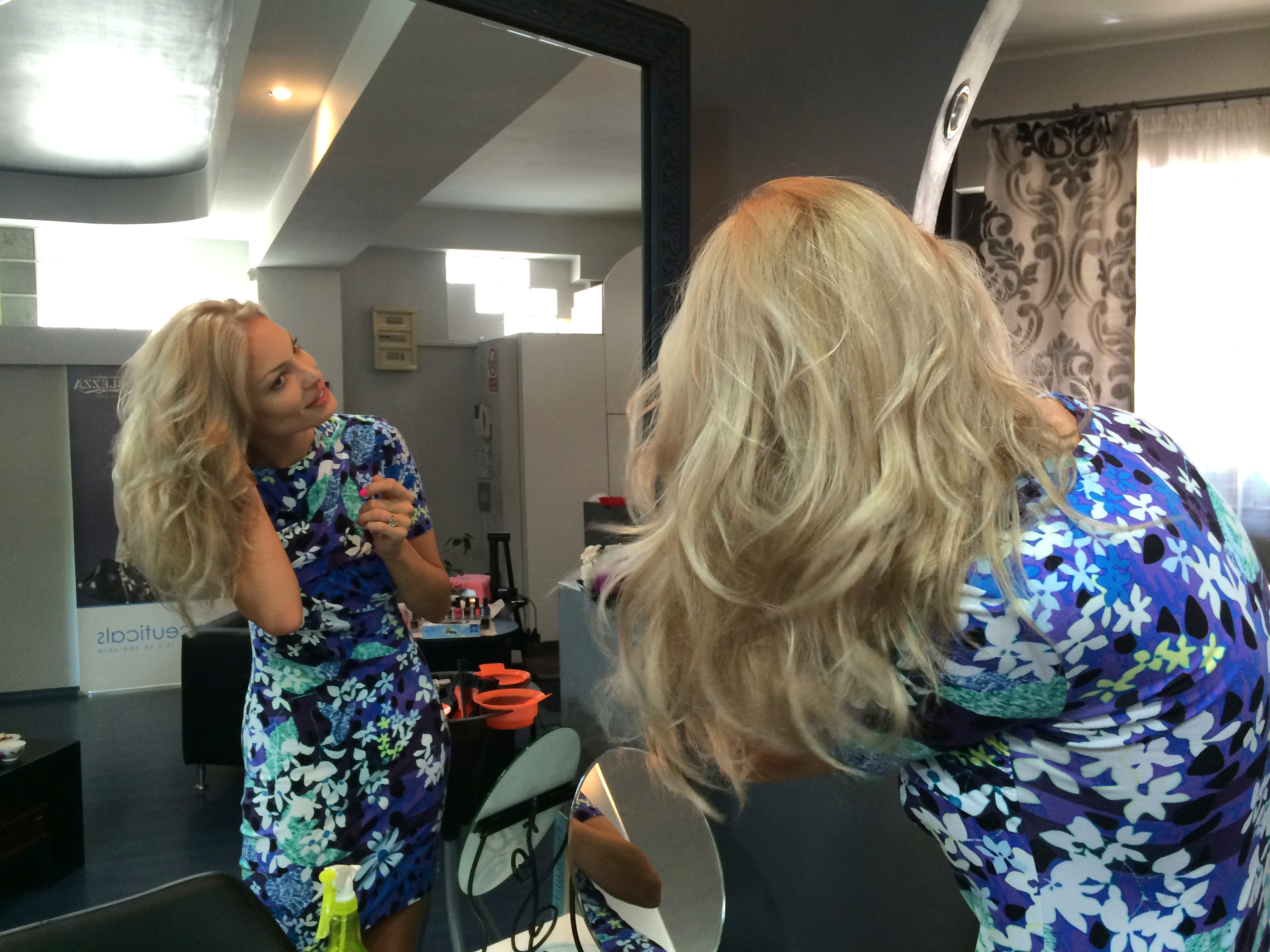 Vedeta s-a vopsit acum intr-o nuanta de blond- bej