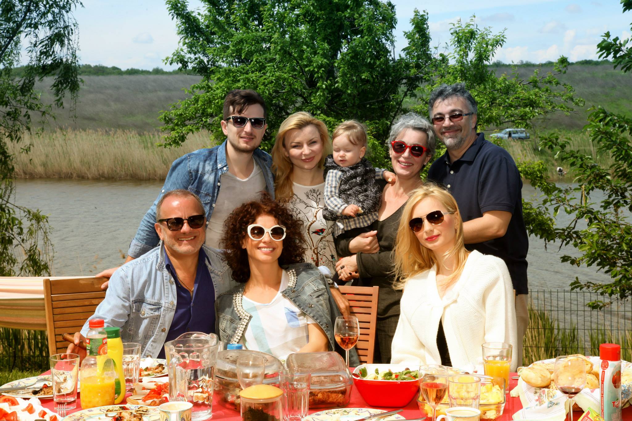 Natalia si Nicolae Sota s-au intalnit cu Radu Sirbu si sotia lui Ana, pentru a rupe turta micutei Eva