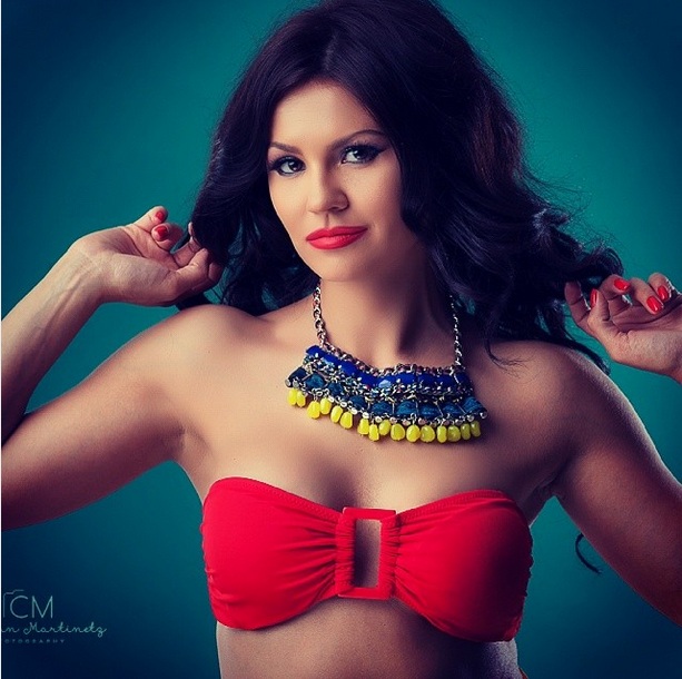 Iubita lui Viorel de la 3 Sud Est arata impecabil in costum de baie