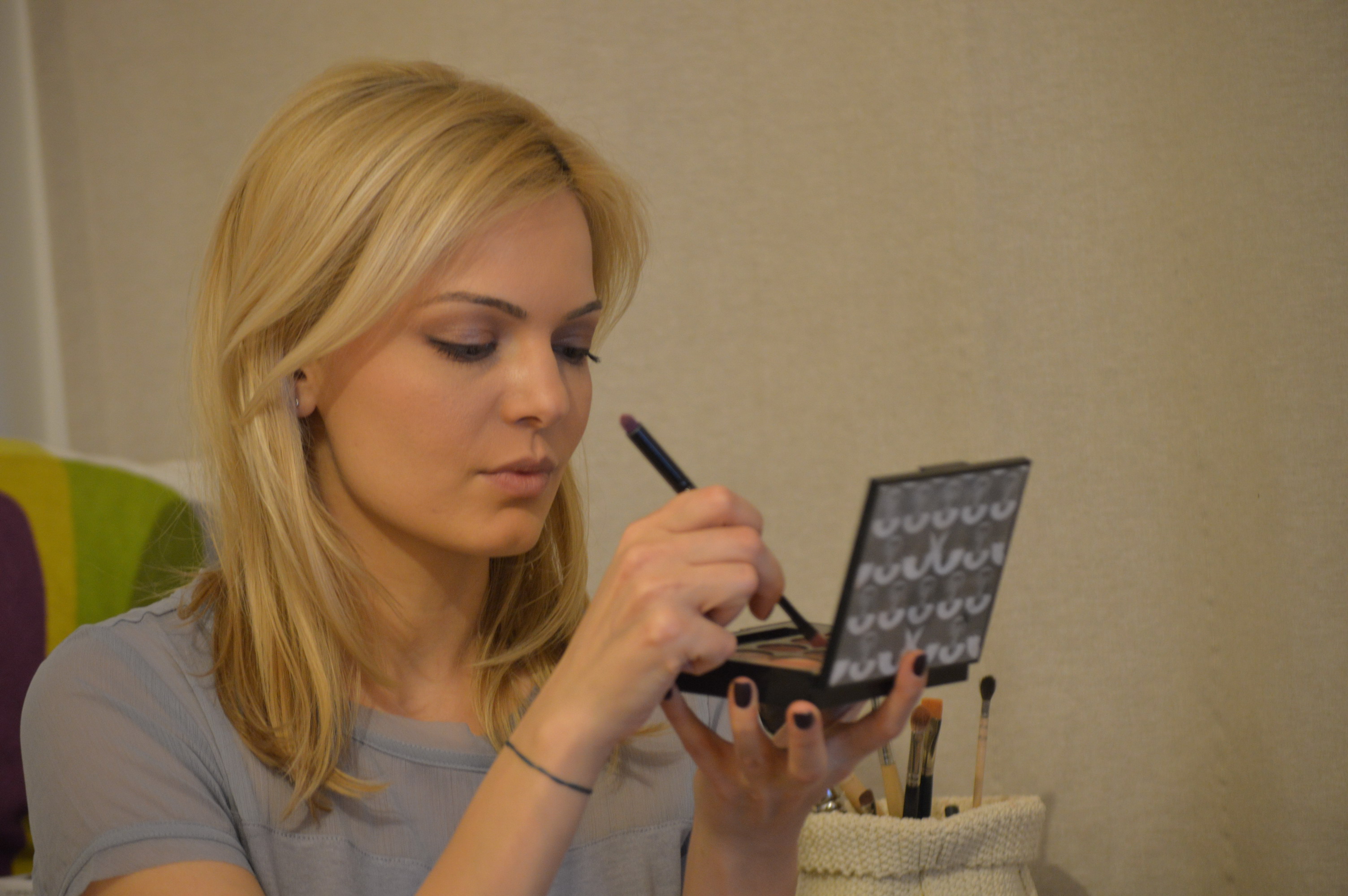 Lavinia este pasionata de machiaj