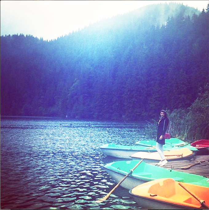 Imediat dupa parastas, Ramona a mers la Lacu Rosu