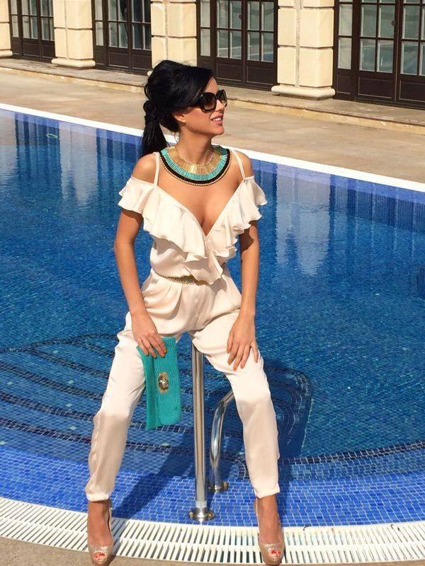 Bruneta este una dintre cele mai sexy vedete de la noi