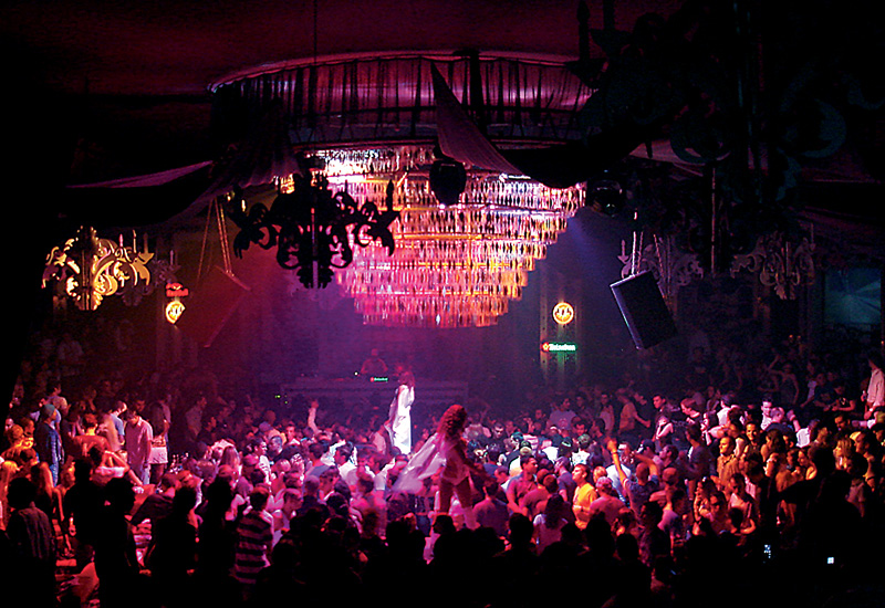 De multe ori, distractia din club se termina prost pentru petrecareti