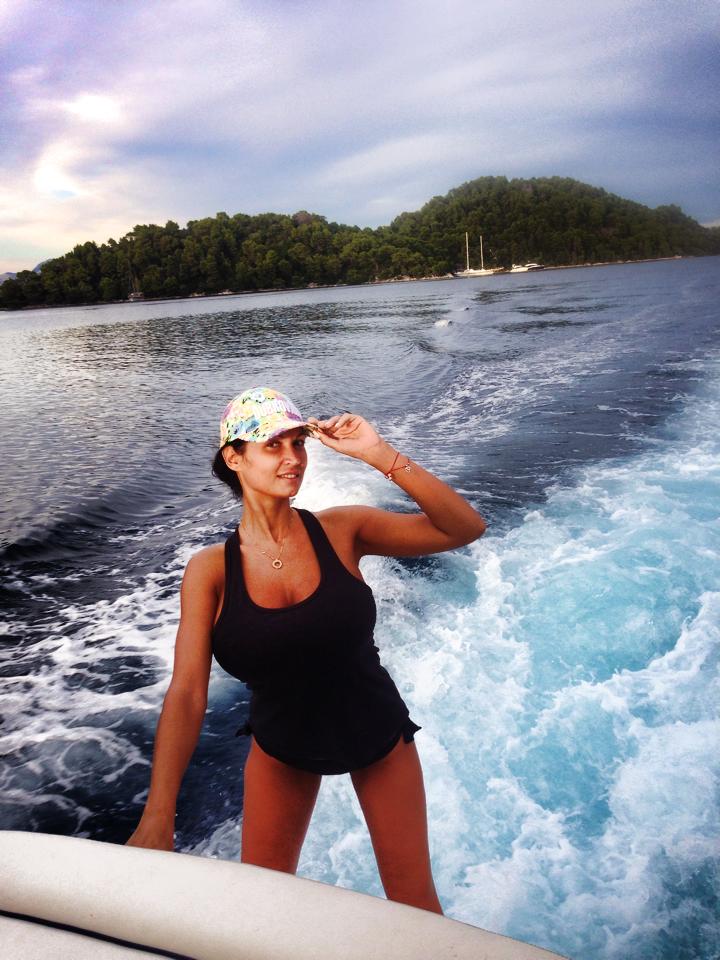 Nicoleta si sora ei sunt in vacanta in Croatia