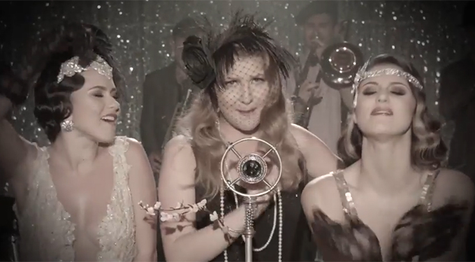 Inna si Antonia sunt de nerecunoscut in videoclipul piesei