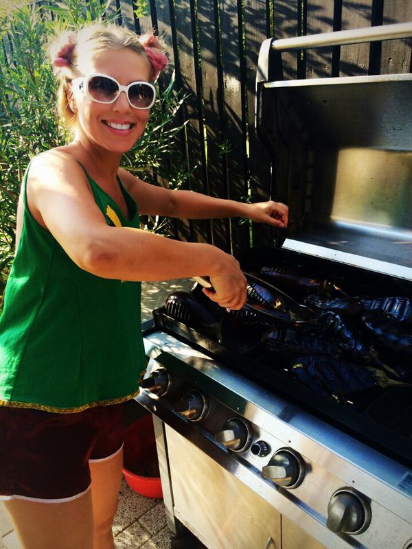 Artista s-a aranjat chiar si atunci cand a pus osul la treaba