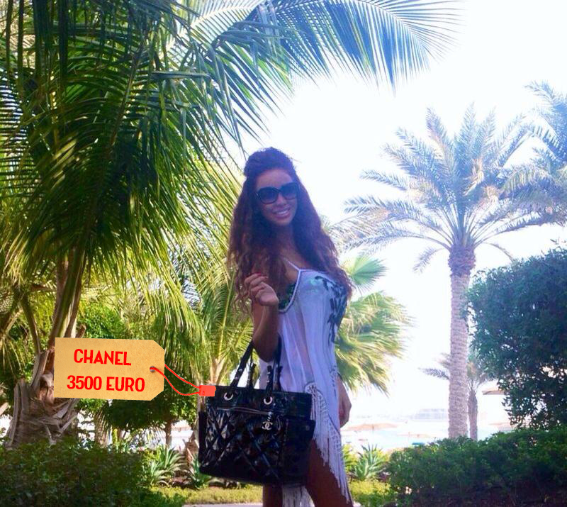 Bianca isi poarta gentile de firma si atunci cand merge la plaja