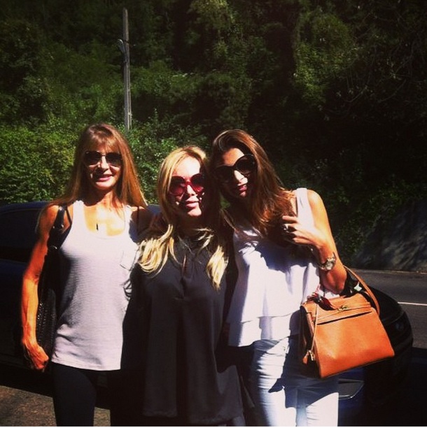 Dupa ce s-a distrat la ziua prietenei ei, Ramona a plecat spre manastirea Prislop