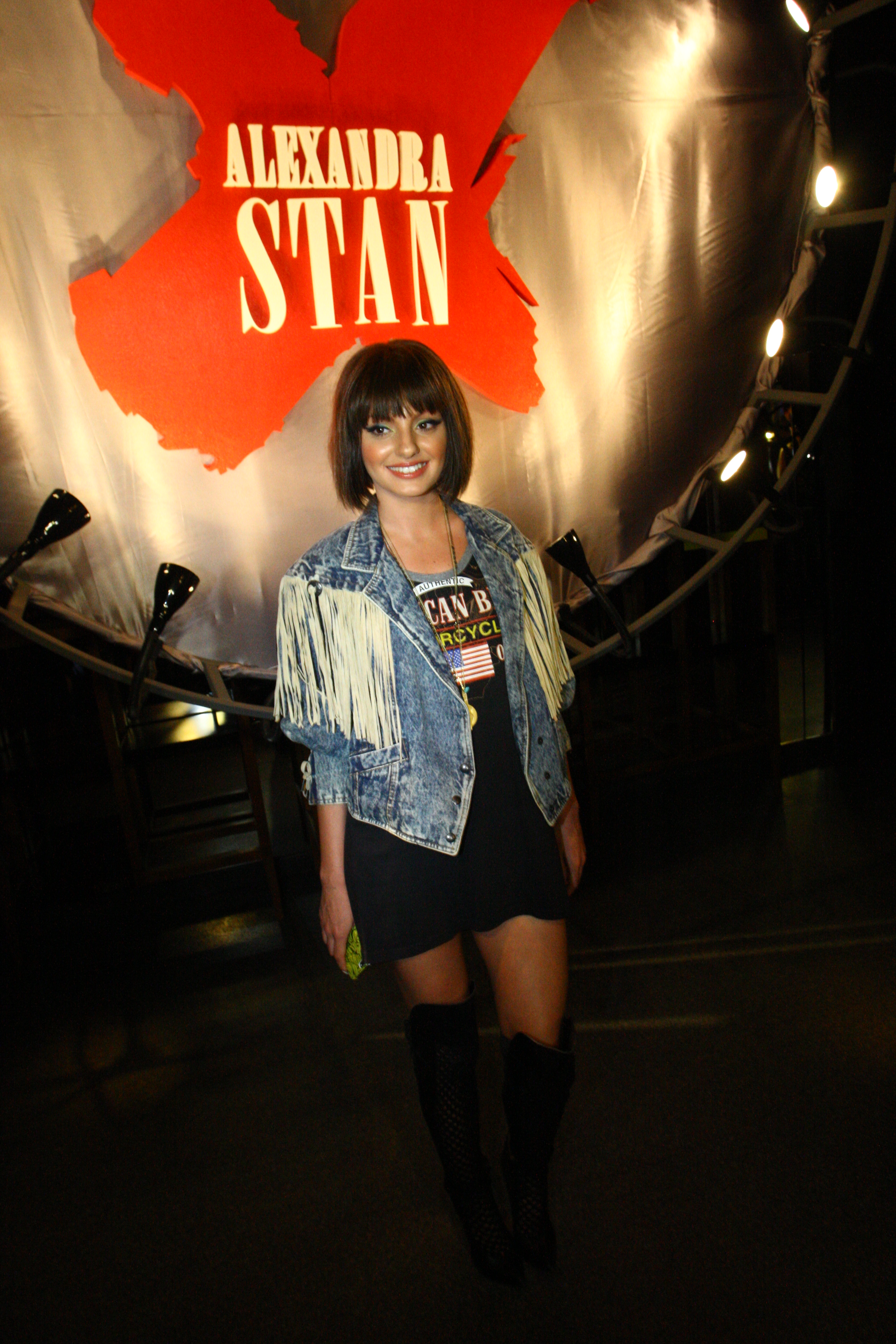 Alexandra Stan a revenit de curand in Romania