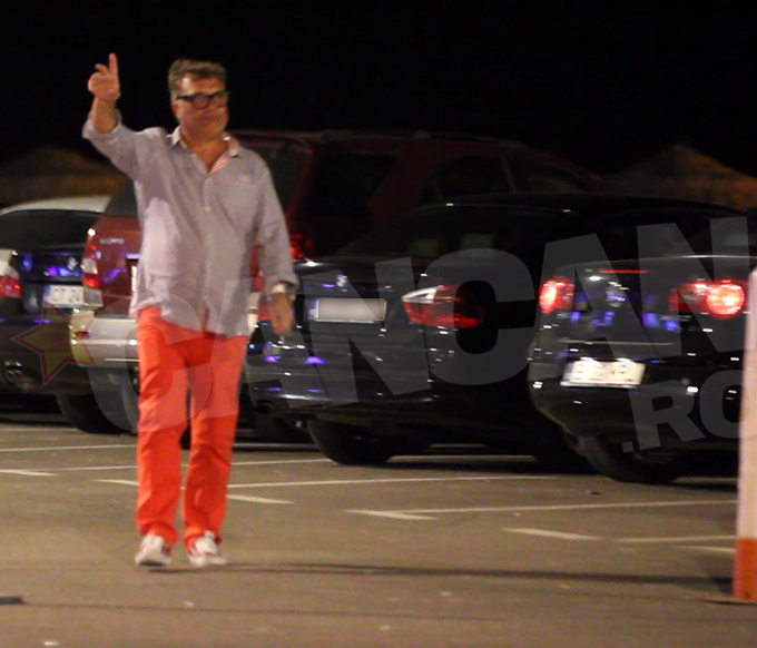 Dupa ce si-a inchis masina, omul de afaceri a facut semn unui taxi