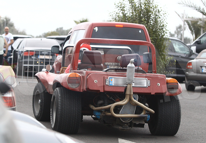 Si din fata, si din spate, masina omului de afaceri face senzatie