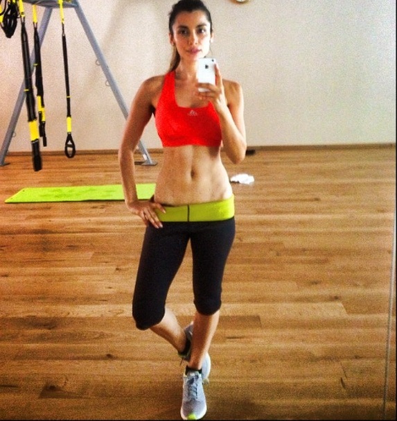 Artista s-a apucat serios si de exercitiile fizice la sala de forta