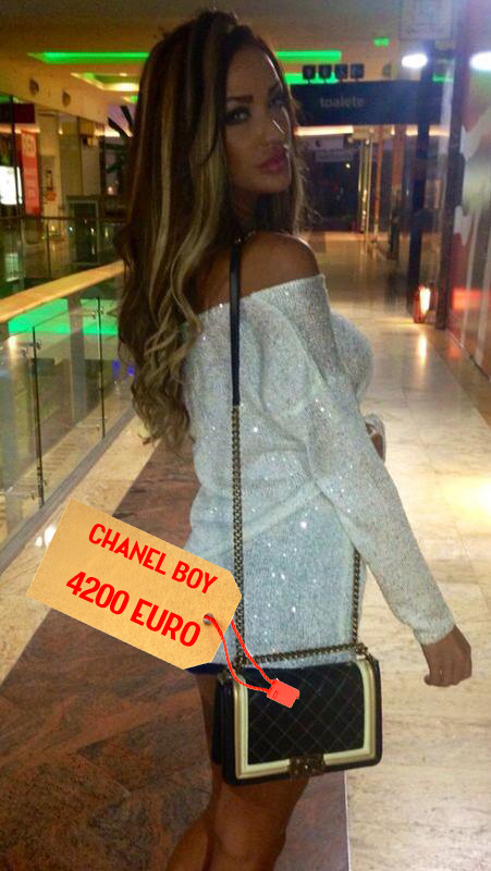 Pentru seara, Bianca prefera modelele Chanel de mici dimensiuni