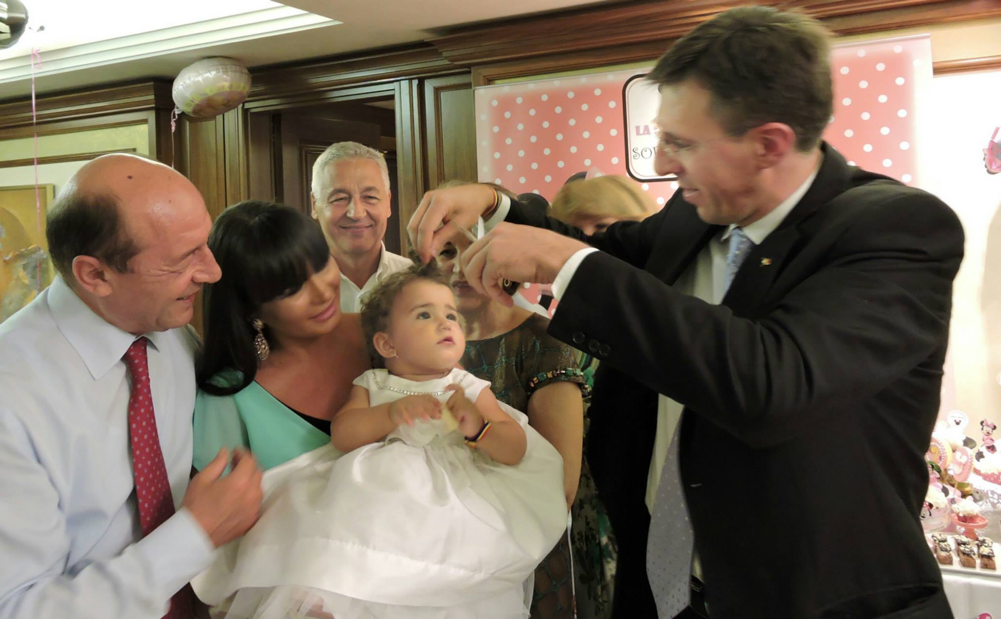 Weekend-ul acesta, Elena Basescu i-a taiat motul fiicei sale