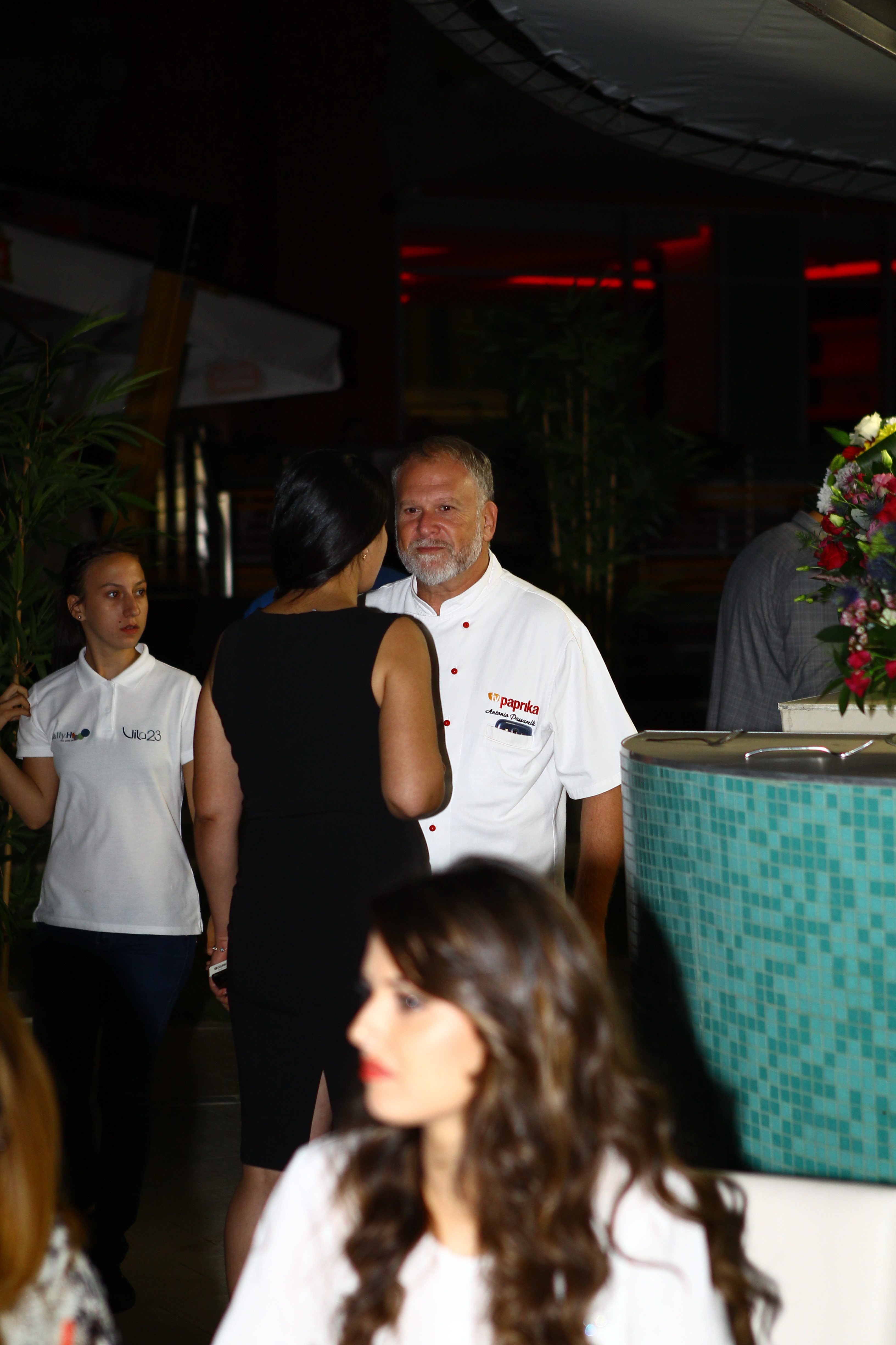 Antonio s-a intretinut cu diverse domnisoare