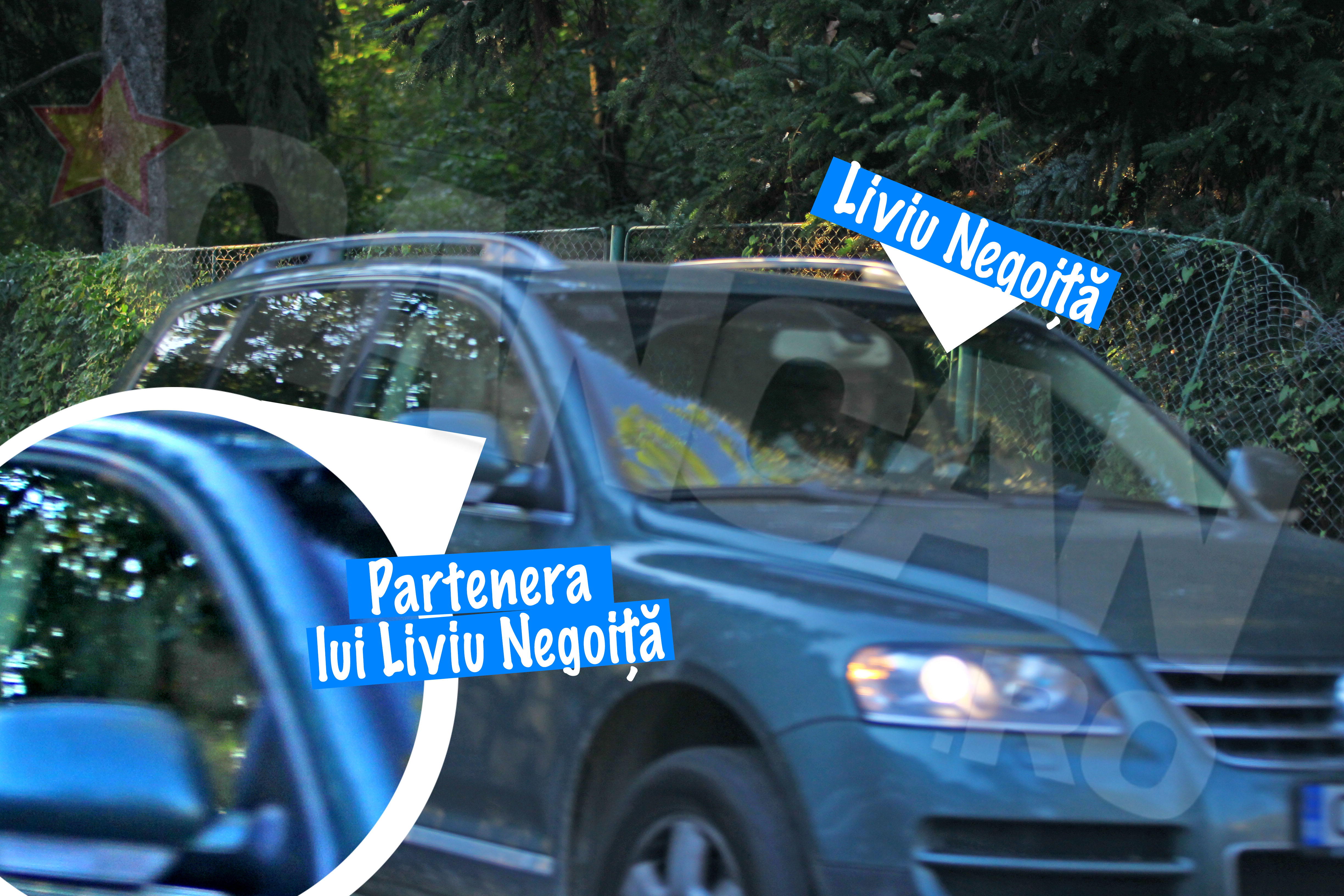 La plecare, misterioasa blonda s-a urcat pe bancheta din spate