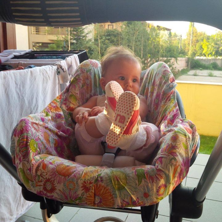 Micuta Maria Isabela (sase luni) este cea mai mare bucurie a mamei ei