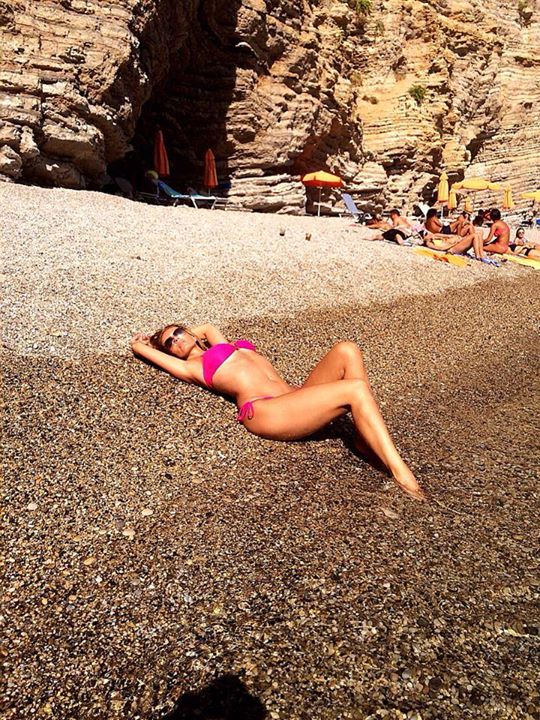 Desi are 36 de ani si un copil acasa, vedeta are o silueta de invidiat