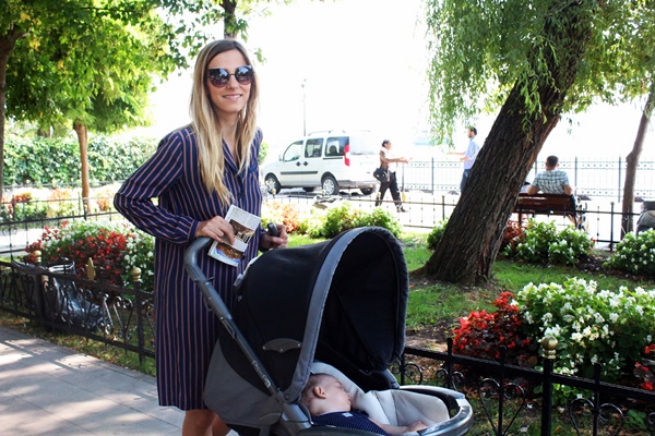 Dana Rogoz a plecat in primul concediu alaturi de baietelul ei