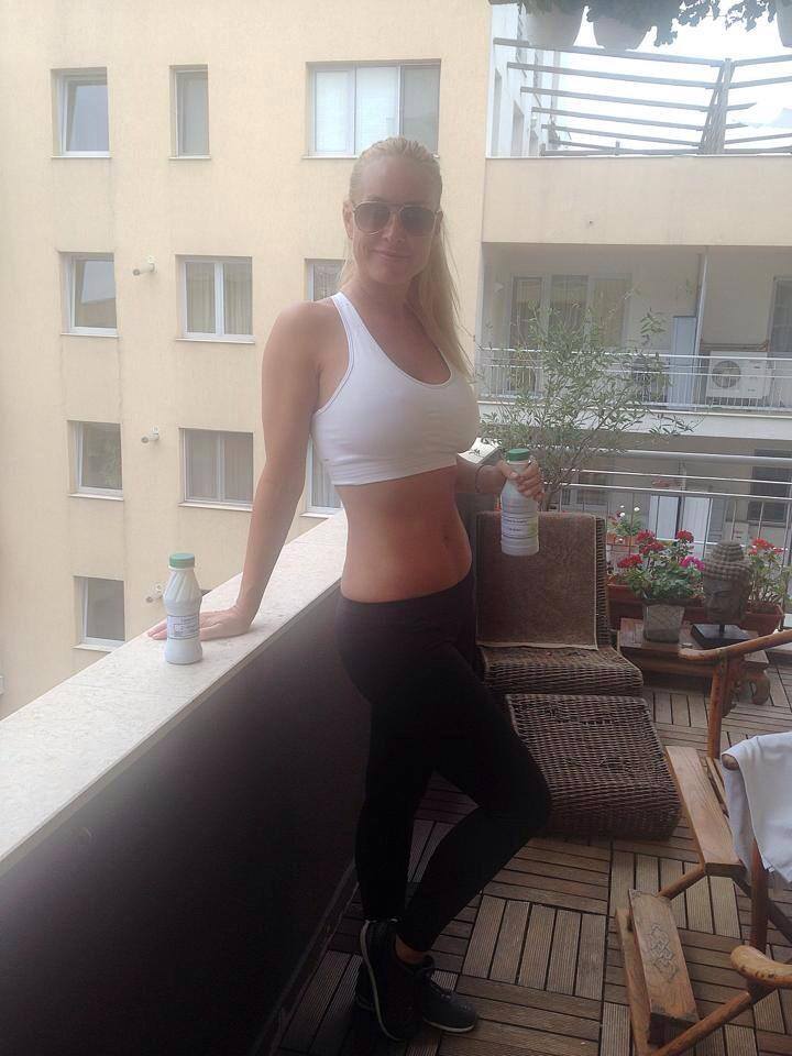 Vedeta se afla in vacanta in Bulgaria, asa ca si-a lasat fiul la Piturca