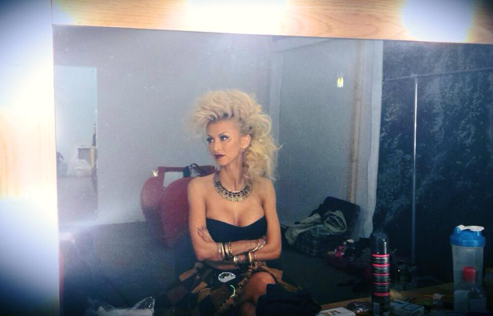 Pentru noul videoclip, Andreea a facut o schimbare de imagine foto: Urban.ro